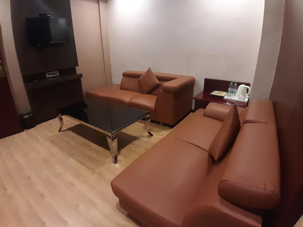 Hotel Palmyra Grand Suite - Tirunelveli Exteriör bild