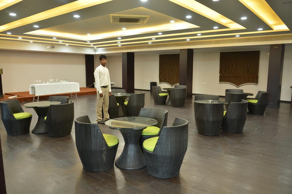Hotel Palmyra Grand Suite - Tirunelveli Exteriör bild