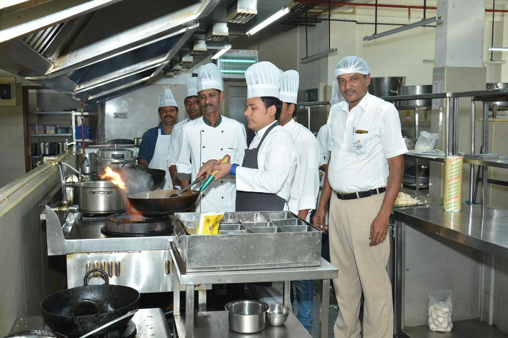 Hotel Palmyra Grand Suite - Tirunelveli Exteriör bild