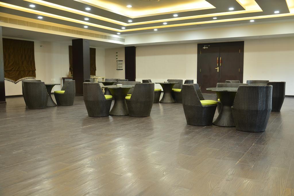 Hotel Palmyra Grand Suite - Tirunelveli Exteriör bild