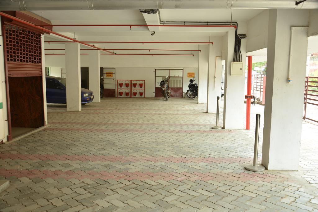 Hotel Palmyra Grand Suite - Tirunelveli Exteriör bild